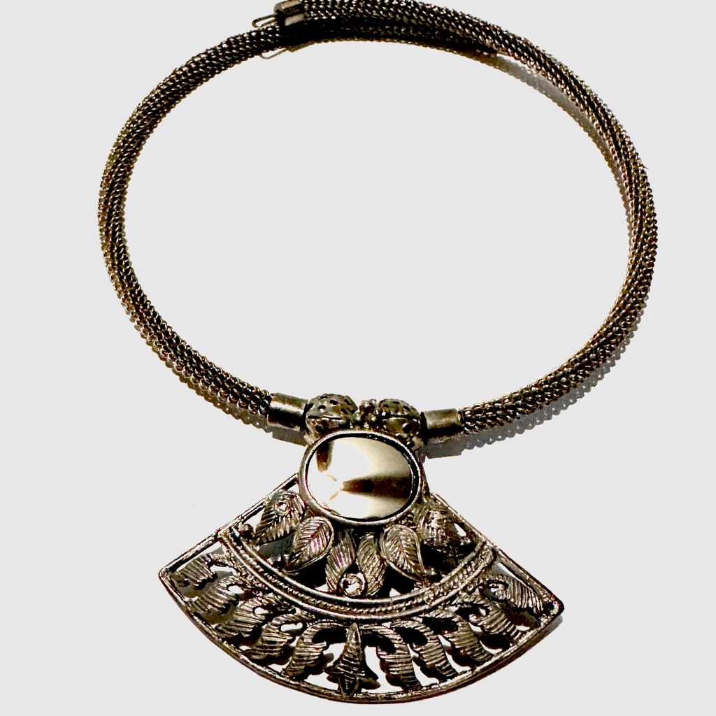 Elegant Choker With Intricate Mirroed Pendant And Matching Mirror Earrings 22$